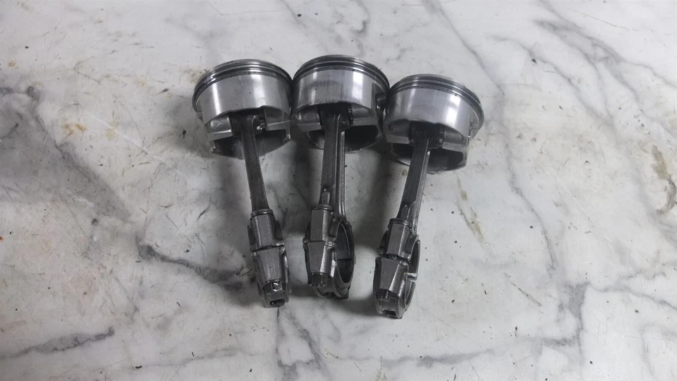 00 varillas de conexión de cabezas de pistón de motor Triumph Speed Triple 1050 Foto 2 de 4