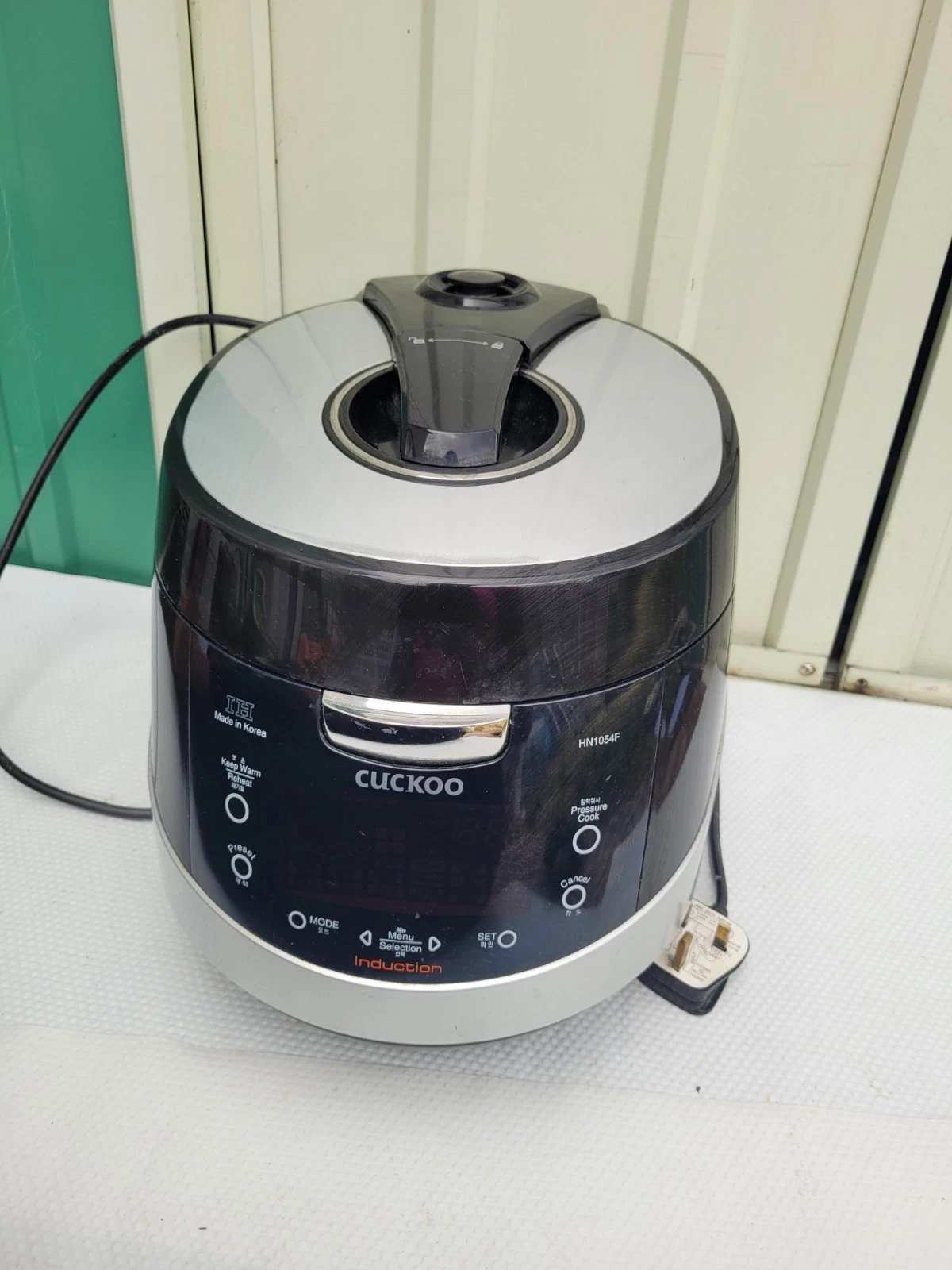 Cuckoo CRP-HN1054F 10-cup Induction Heating (IH) Pressure Rice Cooker Black