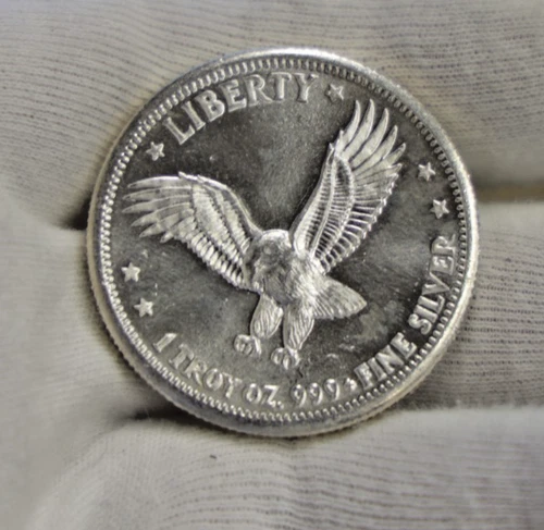 1981 1 oz Liberty Eagle .999 Silver Round Unc