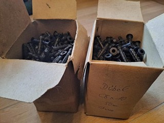 Knapp 2kg Dübel: C8x10 50mm lang schwarz