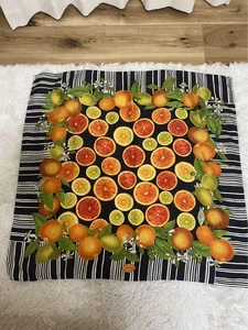 Gucci Foulard en soie motif fruits unisexe noir orange jaune vert design