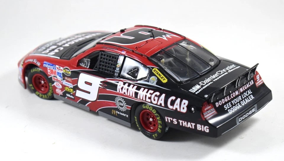 Kasey Kahne #9 Dodge Charger/ Ram Mega Cab 2005 Action NASCAR 1/24 Loose - Image 4 of 4