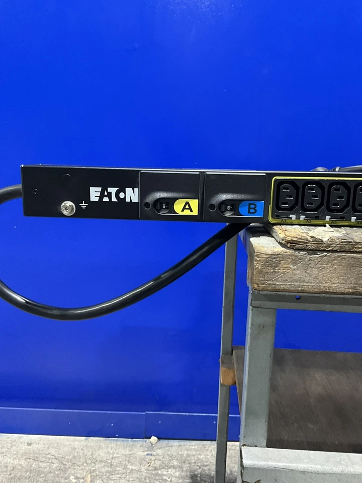 Eaton 24Amp 200-240V ePDU 50/60Hz EM104-10 🟦 Foto 4 de 4