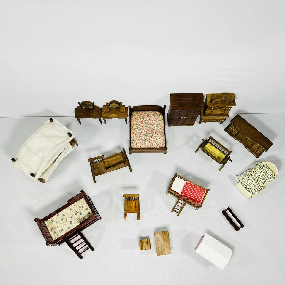 Lote 20 Piezas Vintage Miniatura Casa de Muñecas Dormitorio Armario Bebé Cómoda Tocador RARO  Foto 2 de 4