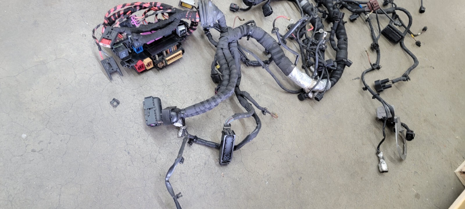 LAMBORGHINI AVENTADOR REAR ENGINE WIRING HARNESS OEM 