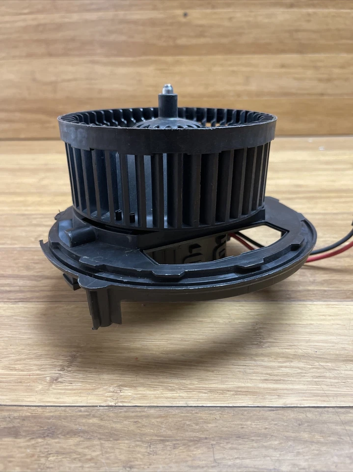 Conjunto de ventilador de motor inferior Volkswagen Golf 2015-2021 5Q1819021E OEM *NOTA* Foto 3 de 4