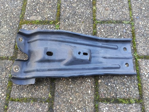 Original Volkswagen Tiguan Stütze für Schlossträger Vorne Mitte 5NA805567