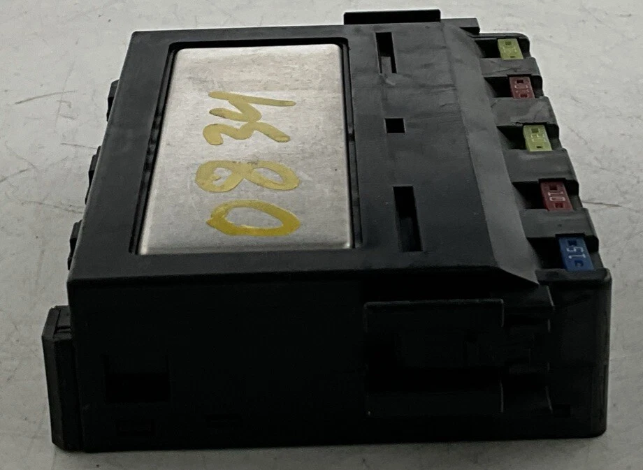 Módulo de control de red multiplexado Lexus GS450h 2011 89211-30040 OEM Foto 3 de 4