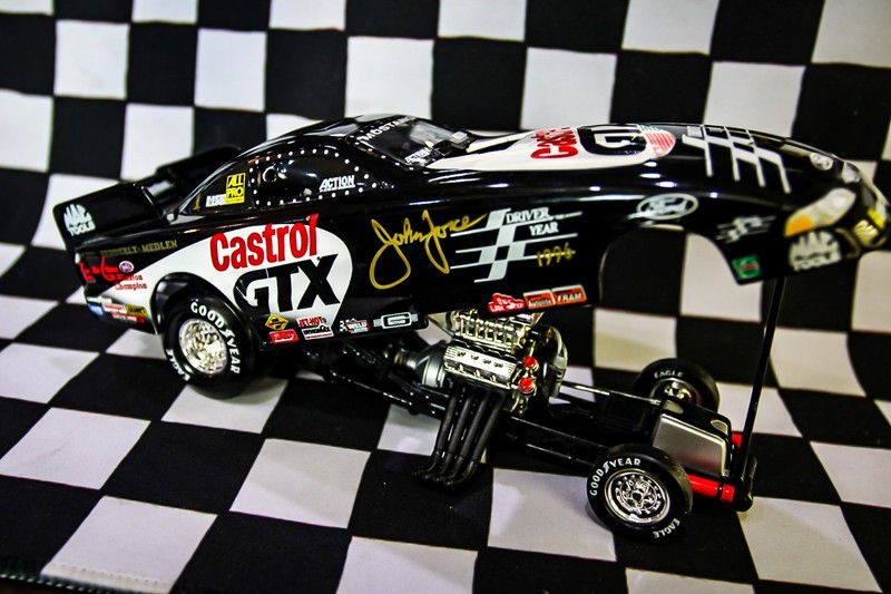 Action Racing Collectables 1:24 John Force 2004 Mustang Castrol GTX