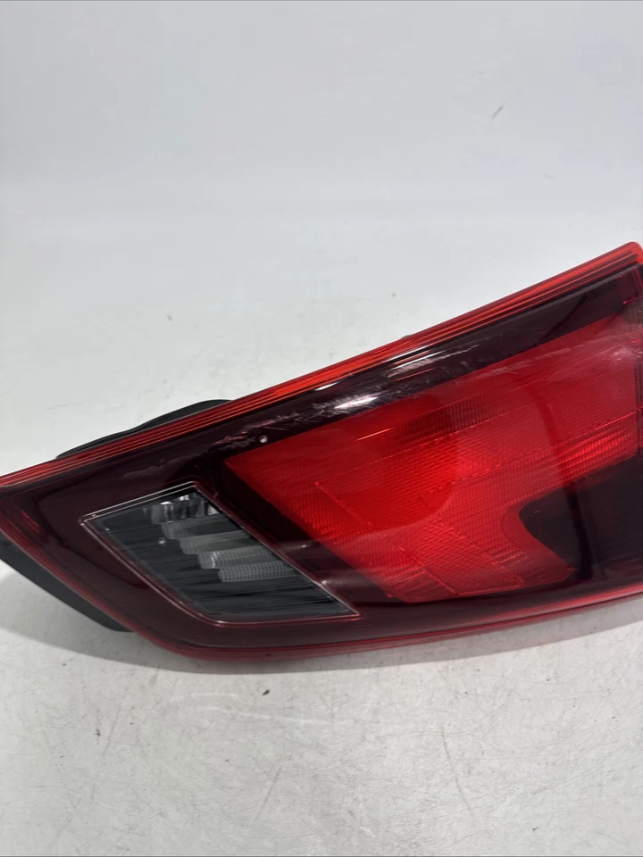Luz trasera interior Nissan Rogue Sport 2017-2019 OEM luz lateral derecha/pasajero/derecha Foto 4 de 4