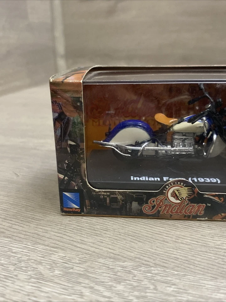 1939 Indian 4 Motorcycle /Diecast Model 1:32 /New Ray /Blue White. - Image 3 of 4
