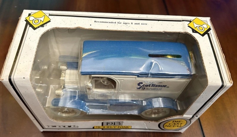 Ertl 1013 Model T Bank Scott tissue 1:25 Scale