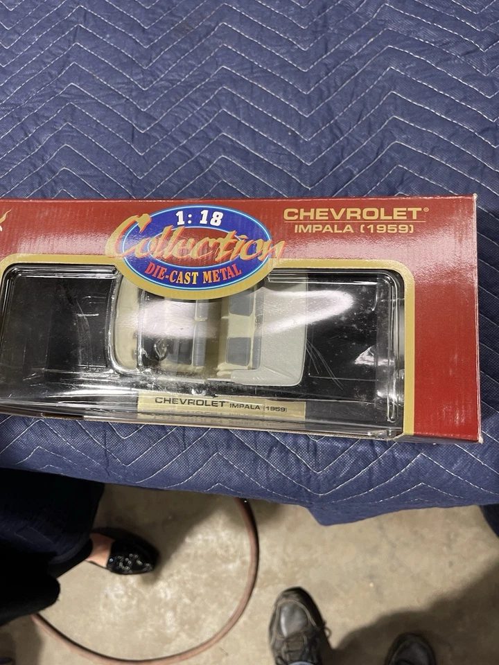 Chevrolet Impala 1959 modelo fundido a presión escala 1:18 de Road Legends - negro nuevo en caja Foto 4 de 4