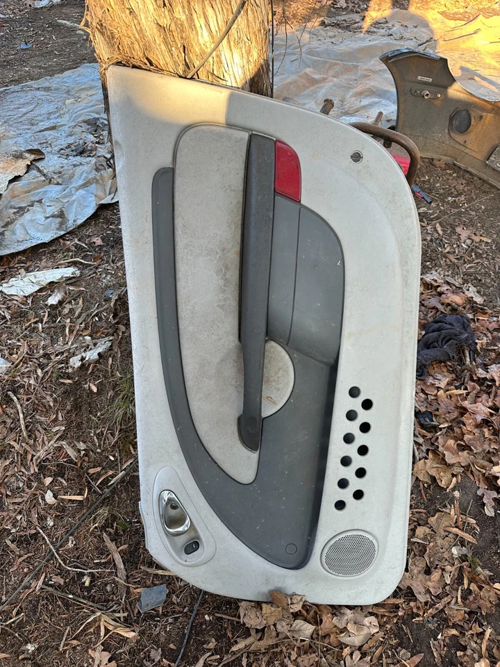 01-10 CHRYSLER PT CRUISER FRONT RH INTERIOR DOOR PANEL - PASSENGER SIDE - Image 2 of 3