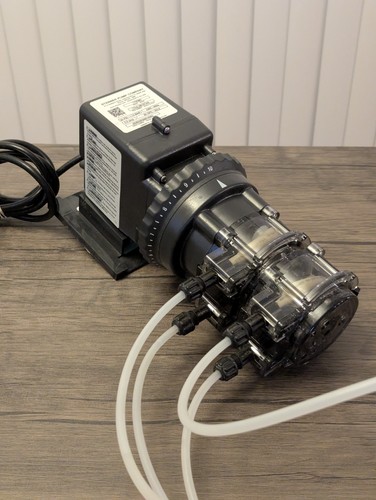 Stenner 170DM3 Dual Head Metering Pump 220V 80 GPD 25 PSI Used