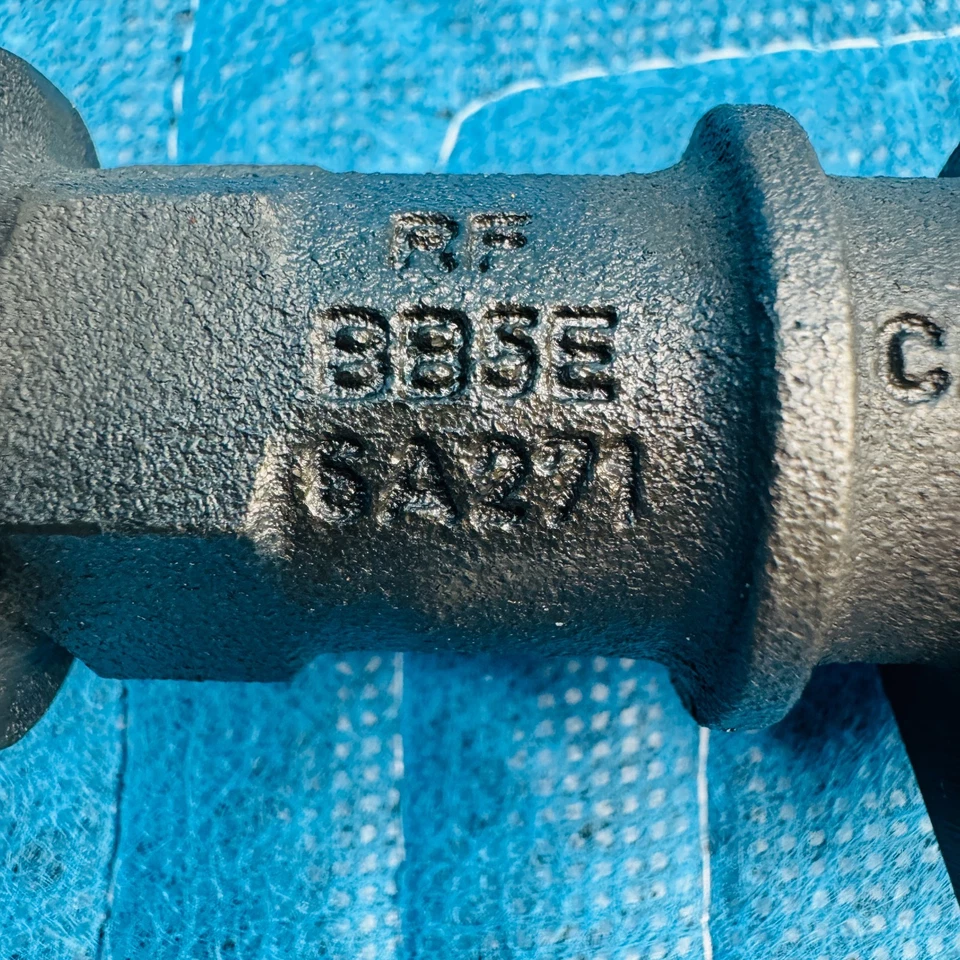 Árboles de levas de admisión y escape Ford Focus ST 2.0 2015-2018 con tapas de cojinetes OEM Foto 2 de 4