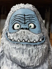 Smiling YETI Chainsaw Carving ABOMINABLE SNOWMAN Statue  28.5" Tall UNIQUE!