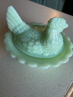 MOSSER JADEITE GLASS FULL SIZE HEN ON NEST COVERED DISH 6 1/2"