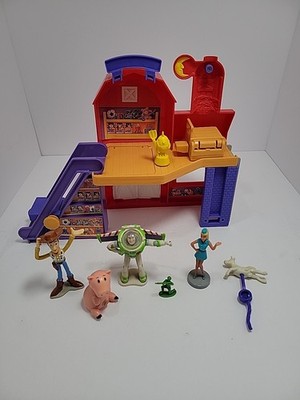 Disney's Toy Story 2 Al's Toy Barn Partial Playset Woody Buzz