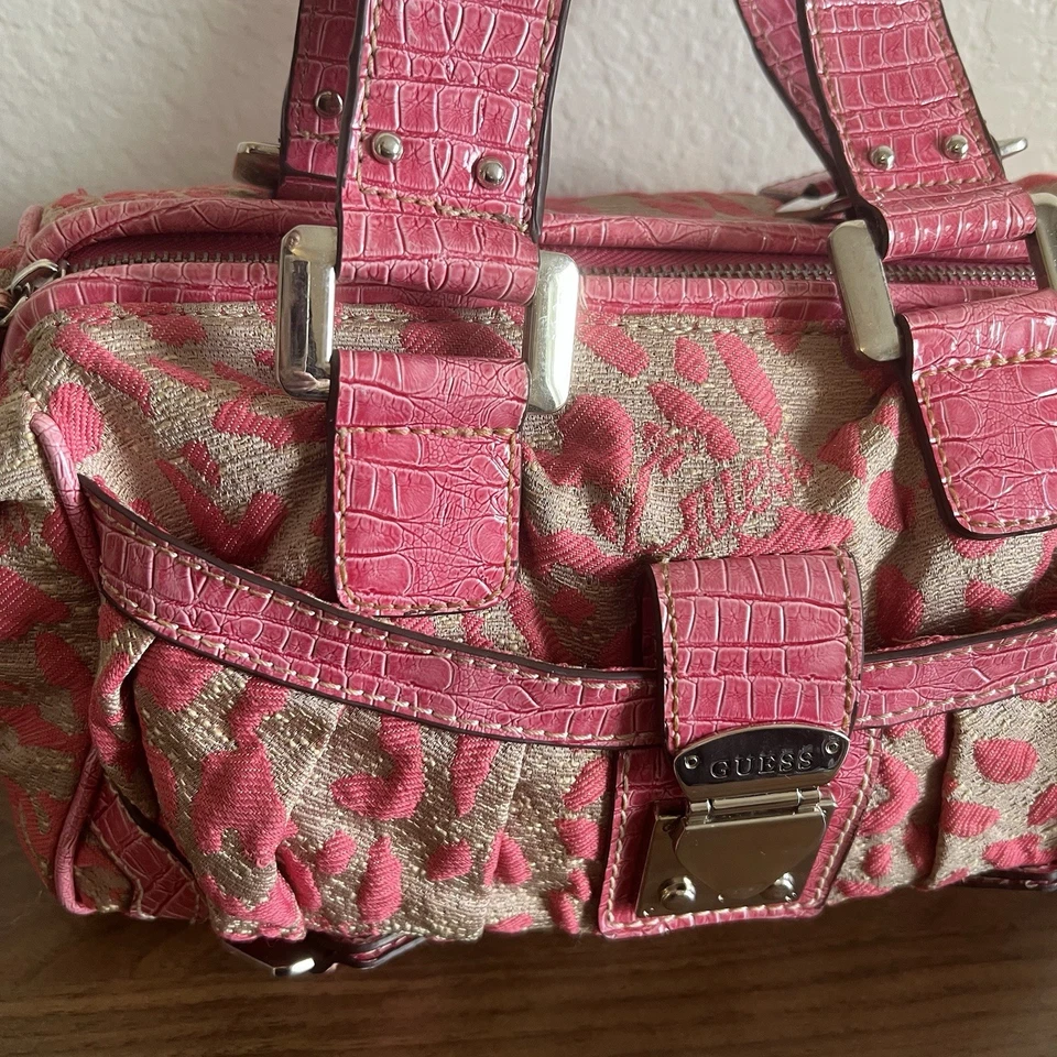RARO! Bolso de Hombro Baguette Monograma Rosa Caliente Y2K Guess Forro Estampado Leopardo De Colección Foto 3 de 4