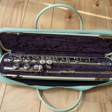 Yamaha YFL-211S Student Flute Silver-Plated, Closed Hole, Offset G, Split E