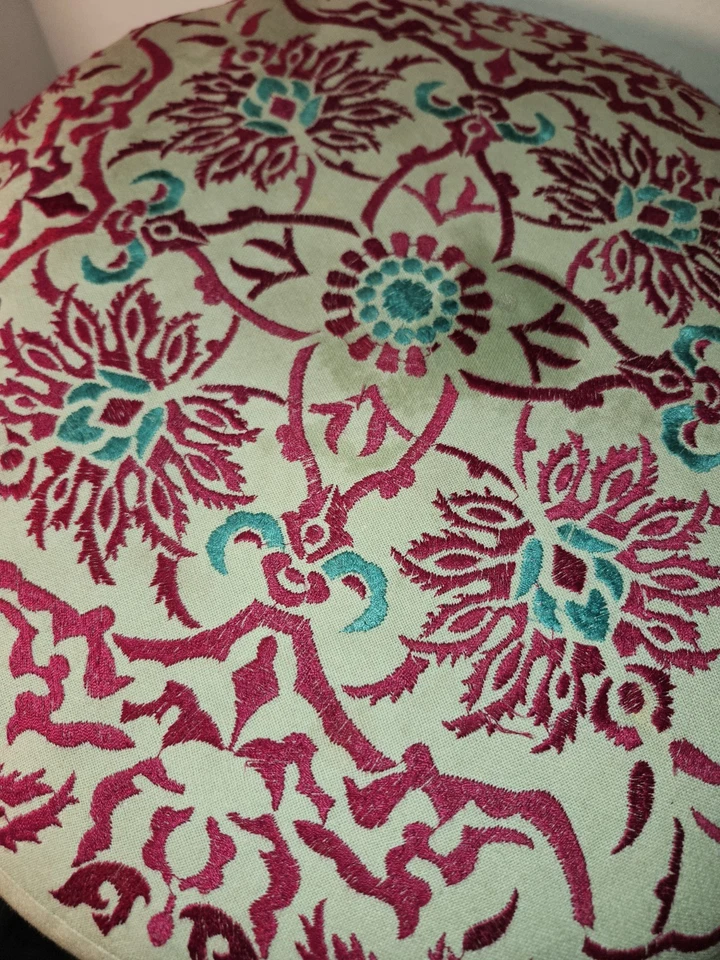 复古 枕头木质脚凳带刺绣设计 — 第 2/4 张图片