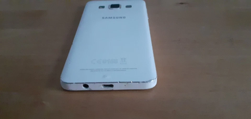 Samsung Galaxy A3 SM-A300FU - 16GB - Pearl White (Unlocked) Smartphone, photo 4 of 5