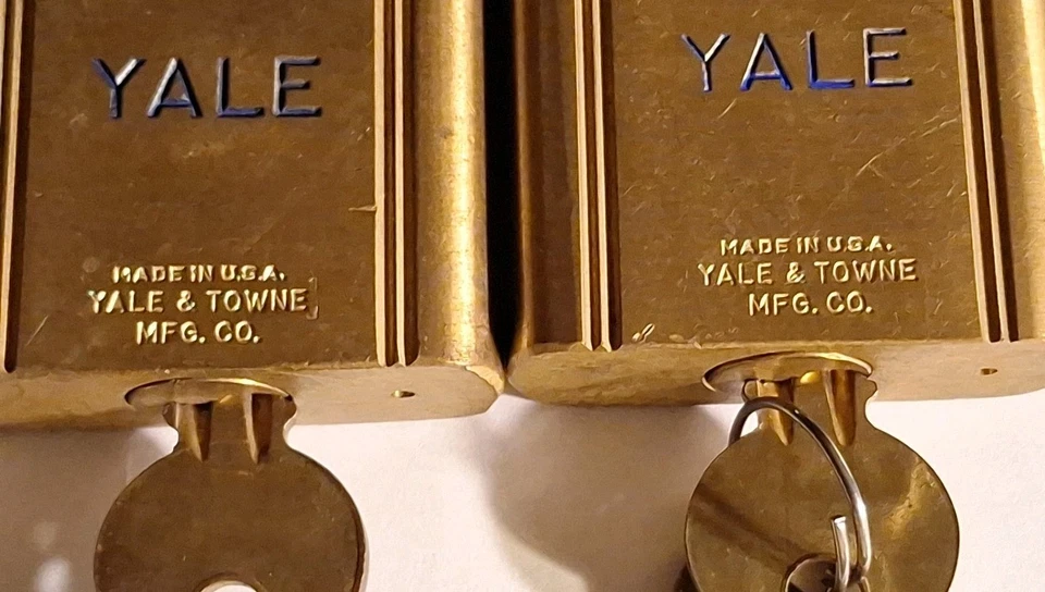 5~Candado vintage de latón de 3" Yale & Towne con llave(s) y trabajo~Hecho en EE. UU. Foto 4 de 4
