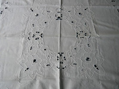 weißes Deckchen Baumwolle Richelieu-Stickerei gebraucht 75x80cm