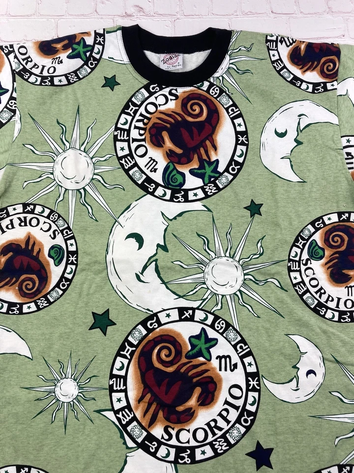 复古 90 年代 Zodiac SCORPIO 标志 AOP T 恤占星术 Sun Moon Stars 尺寸 XL — 第 2/4 张图片