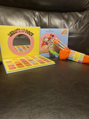 BNIB REVOLUTION BEAUTY LTD ED LOONEY TUNES LARGE SHADOW PALETTE W/BRUSH SET