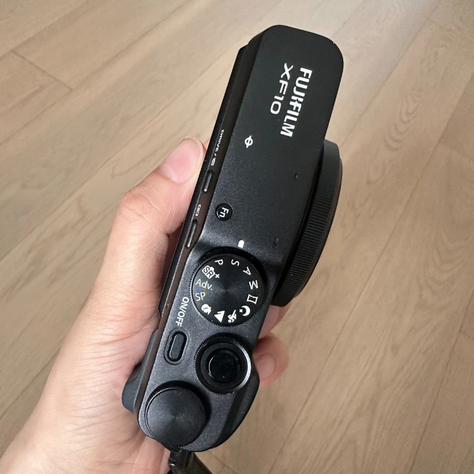 Fujifilm Fuji XF10 Digital Camera 24.2 MP Touchscreen Bluetooth with Accessories - Image 3 of 4