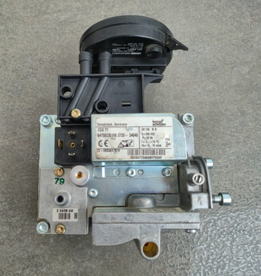 Viessmann Gas Valve Kromschröder CGS 71   OEM 8475523 (Used)