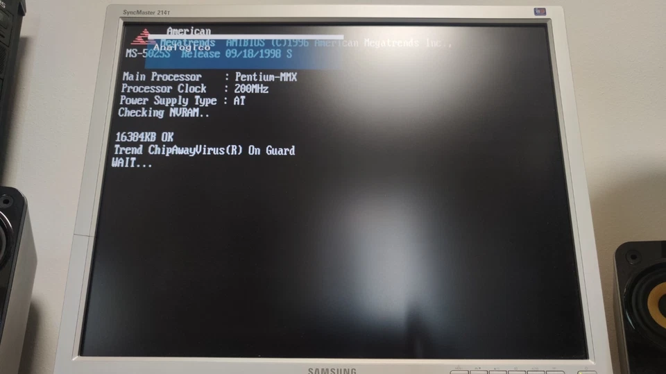 TESTED CPU VINTAGE PENTIUM MMX 200 MHZ CARBON FIBER SOCKET 7 PROCESSOR RETRO PC - Immagine 3 di 4