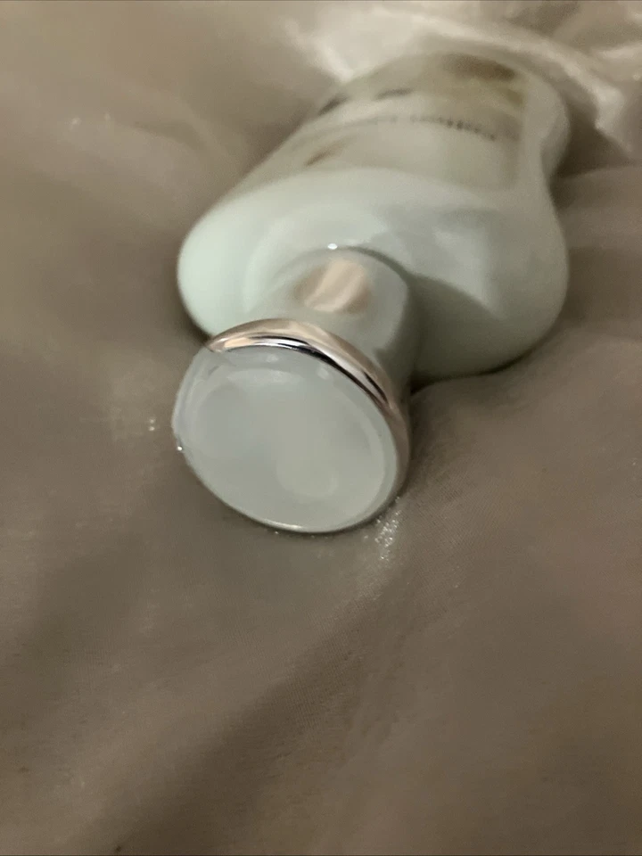 Loción corporal Bath & Body Works Cotton Blossom Pleasures (nueva) Foto 3 de 4