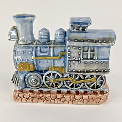 Omnibus Ceramic Train Shaker Salt Pepper Vintage Collectible Figurine