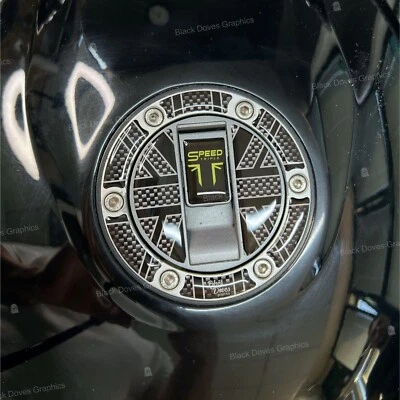 BLACK DOVES GRAPHICS Adesivo Resinato Compatibile con TAPPO Serbatoio Benzina Triumph Speed Triple RS
