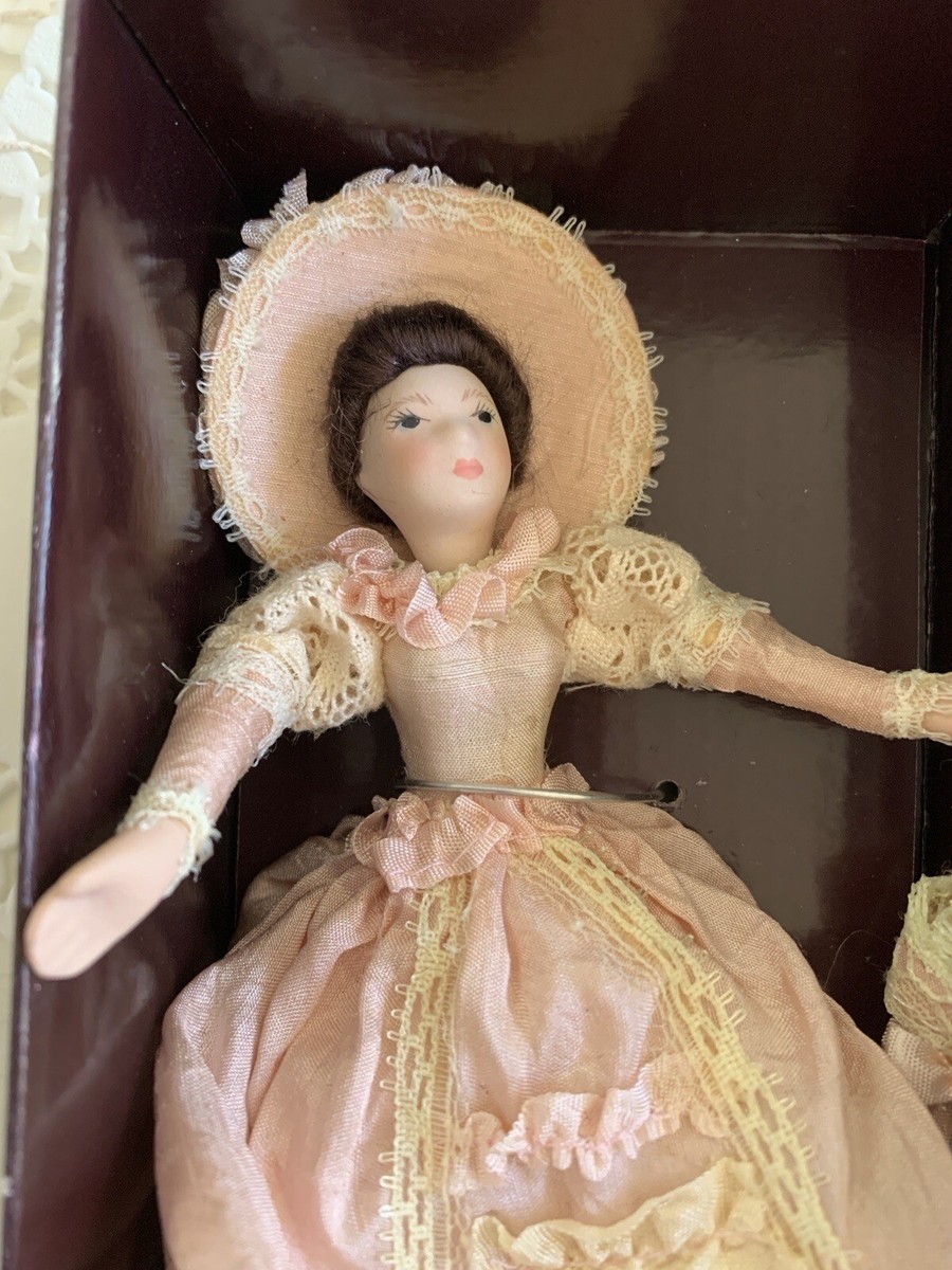 洋書 Victorian Doll Secrets Dollhouse Miniature Victorian Doll Porcelain Fancy Lace