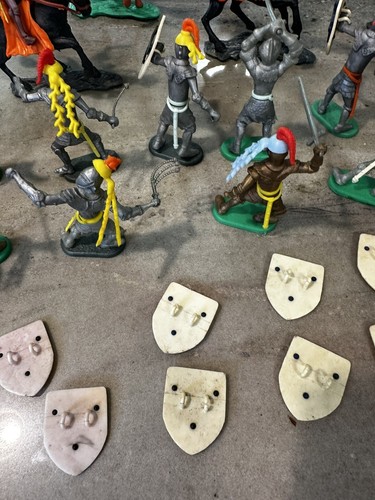 Vintage Cherilea Britains Swoppets Marx Horses Knights Shields Swords 1964 60MM - Picture 14 of 24