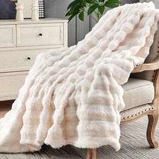 Cozy Faux Fur Throw Blanket for Couch or Bed - Soft Plush Design