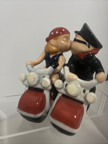 Westland Kissing Salt Pepper Shaker Set Man & Woman Motorcycle Ceramic Kitchen - Picture 2 of 14