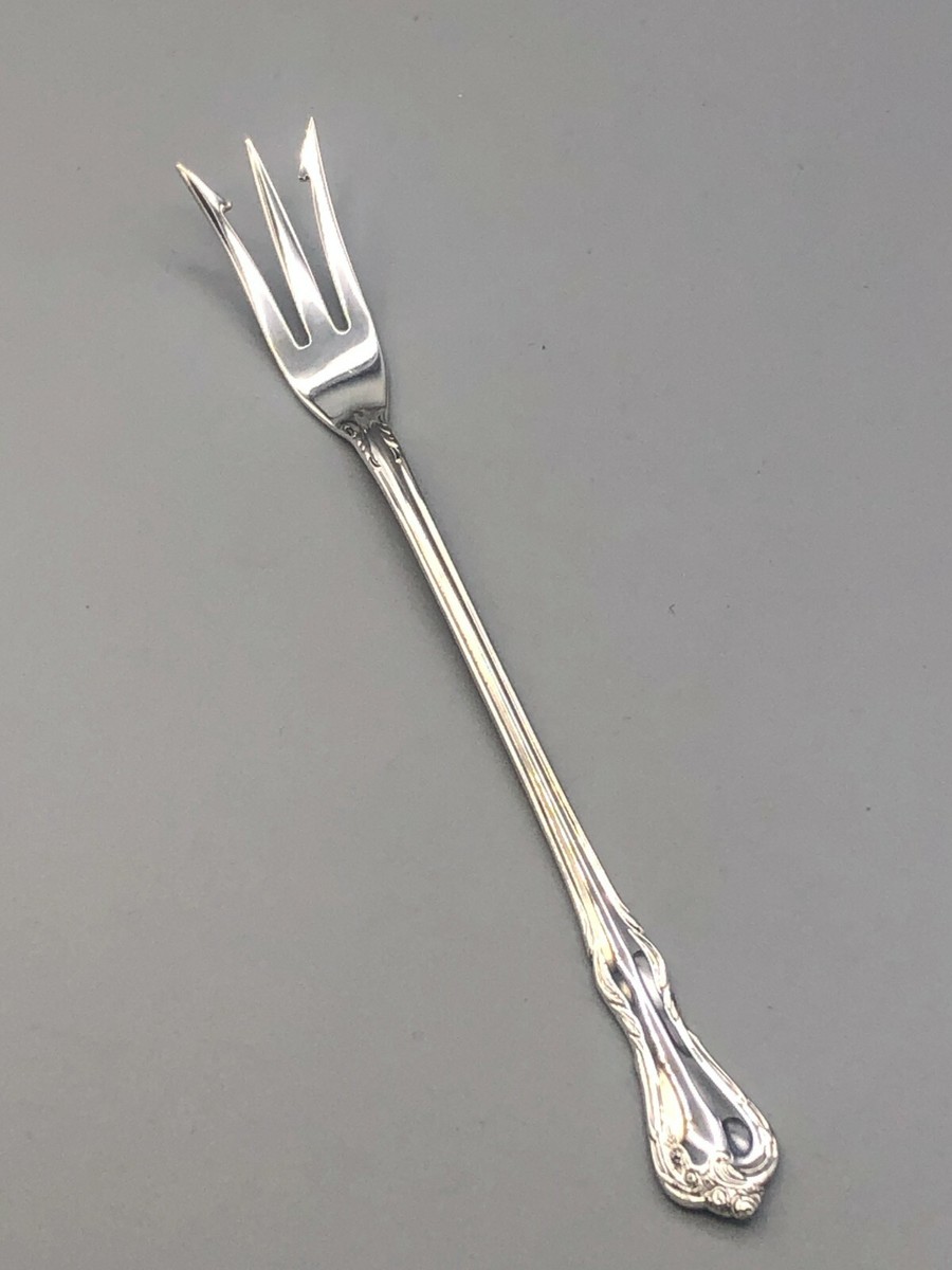   ROSE フォーク STERLING 925 銀製 Rose Cascade by Reed & Barton Sterling Silver Olive or Pickle Fork