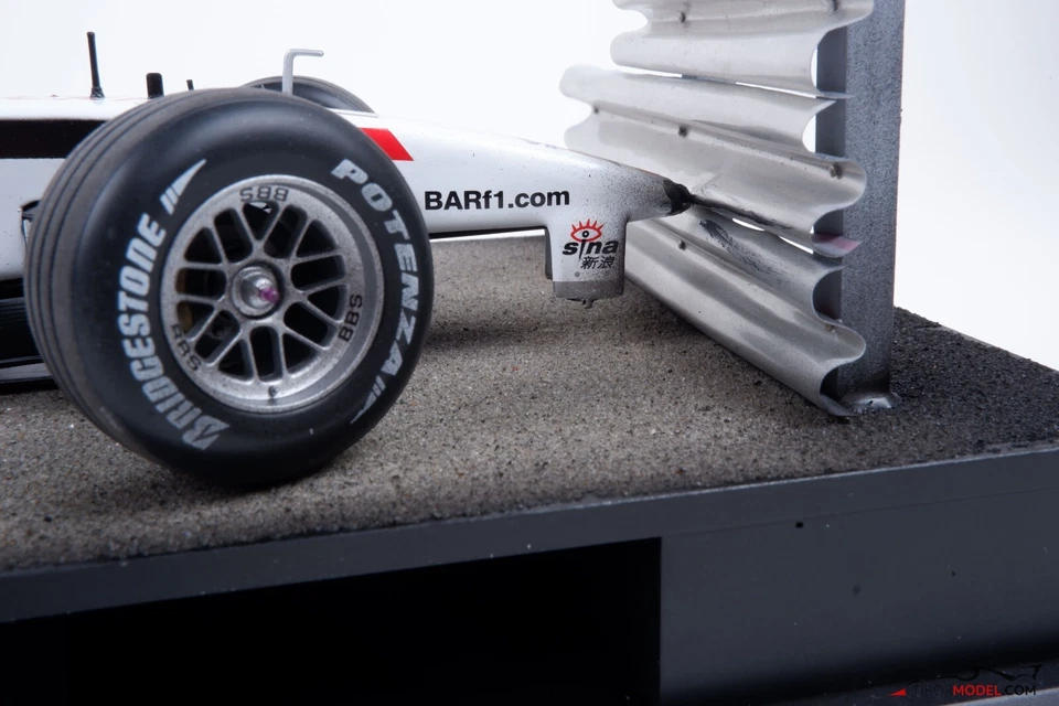 Diorama BAR Honda 005 - Jenson Button crash Monaco 2003, 1:18 scale - Bild 4 von 4