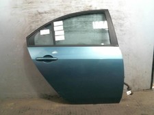 Porte arrière et accessoires Nissan PRIMERA