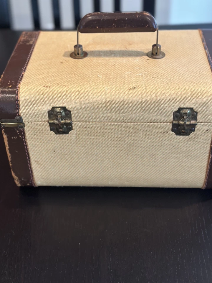 Vintage Luggage Train Travel Small Suitcase 40-50’s - Retro and needs some TLC - Image 2 of 4