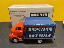 1/34 1ST GEAR LIONEL TRAINS 1952 GMC COE BOX TRUCK ORANGE & BLUE 19-0108