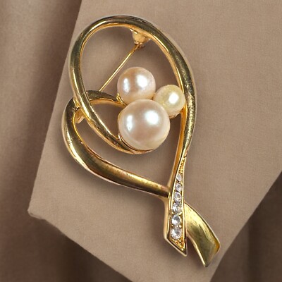 Richelieu Heart Brooch Gold Tone Faux Pearl Rhinestone Signed  display picture 1