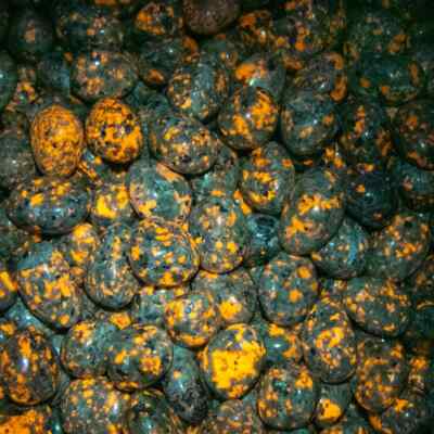 5Pcs Raw Yooperlite Tumbled Pocket Stone UV Glowing Flame Sodalite Home Decor