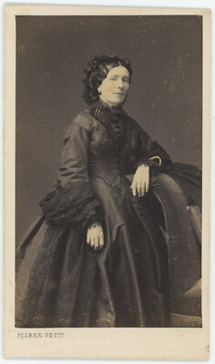 CDV Circa 1865. Porträt Einer Frau Von Pierre Petit In Paris.