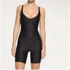 154.0 SKIMS UNLINED PLUNGE MIDTHIGH BODYSUIT - ONYX - SMALL